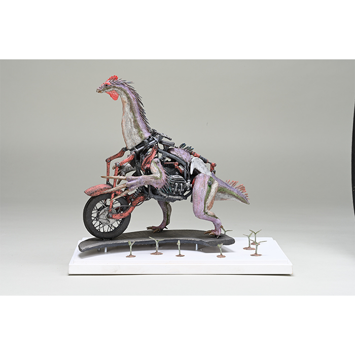 大鎌を振るう草刈りコッコちゃん